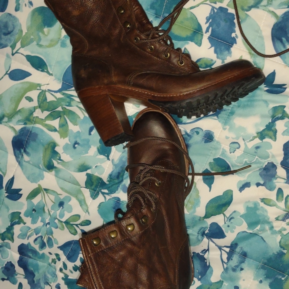 Frye Lucy lace up boots size 9.5 brown